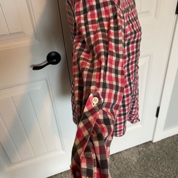 Carhart women’s plaid shirt - Picture 2 of 5